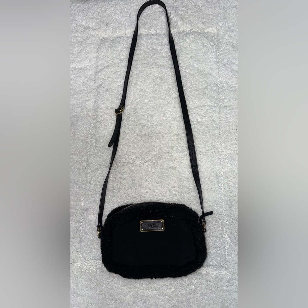 UGG 100% Cow leather and Wool Black Crossbody Bag-Preloved